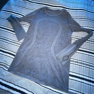 Lululemon Swiftly Tech long sleeve with thumb holes